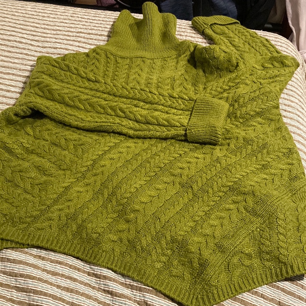 Elf sack green cable knit green turtleneck sweater